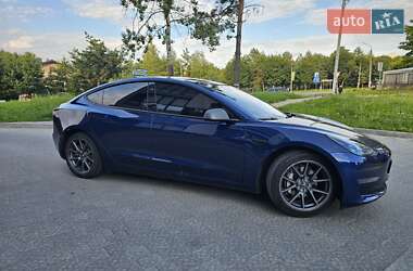 Седан Tesla Model 3 2021 в 