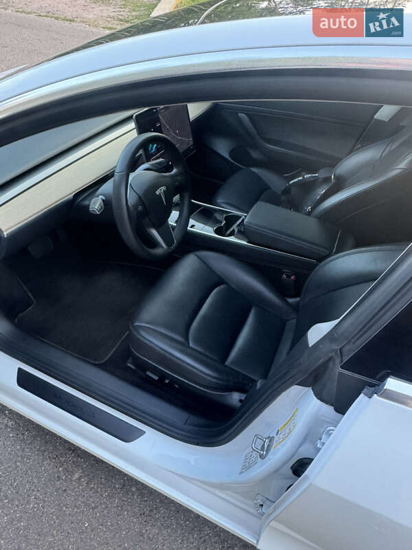 Седан Tesla Model 3 2020 в Черкасах