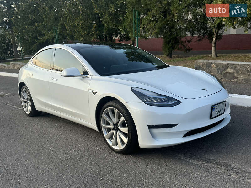 Седан Tesla Model 3 2020 в Черкасах