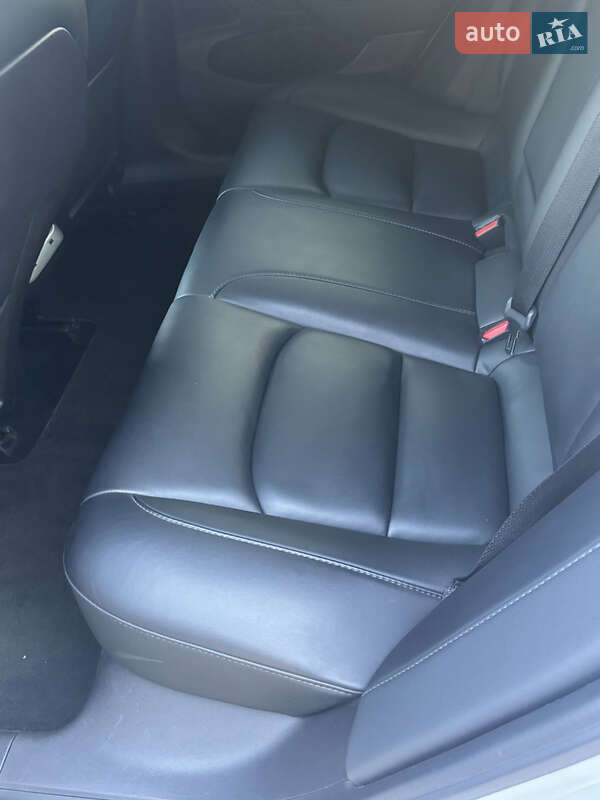 Седан Tesla Model 3 2020 в Черкасах