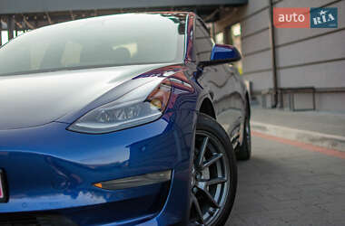Седан Tesla Model 3 2021 в 