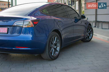 Седан Tesla Model 3 2021 в 