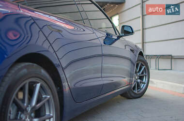 Седан Tesla Model 3 2021 в 