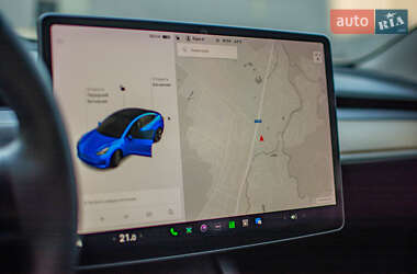Седан Tesla Model 3 2021 в 
