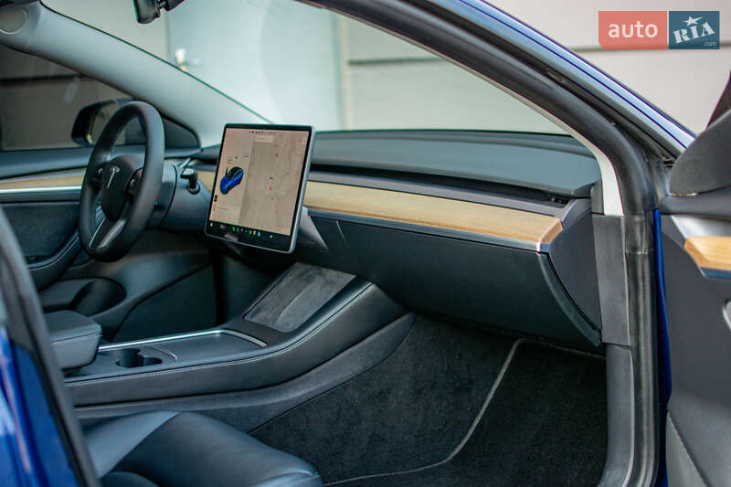 Седан Tesla Model 3 2021 в Дрогобыче