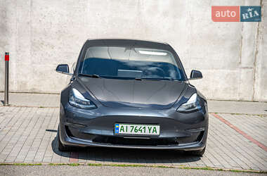 Седан Tesla Model 3 2020 в 