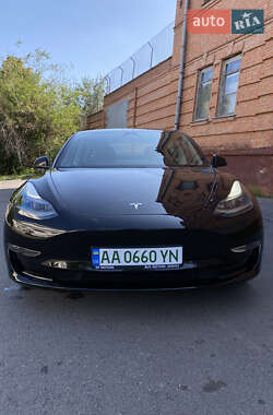 Седан Tesla Model 3 2021 в 