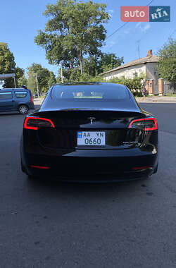 Седан Tesla Model 3 2021 в 