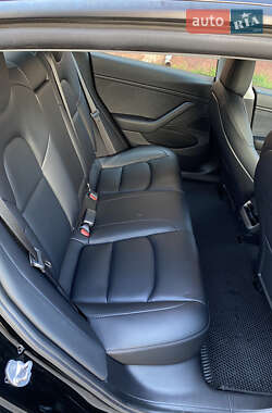 Седан Tesla Model 3 2021 в 