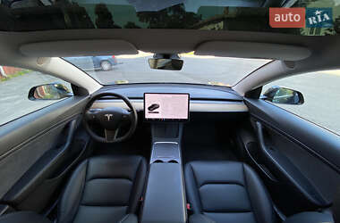 Седан Tesla Model 3 2021 в 