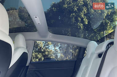 Седан Tesla Model 3 2022 в 