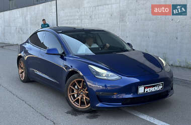 Седан Tesla Model 3 2022 в Киеве