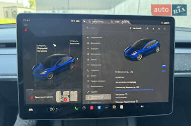 Седан Tesla Model 3 2022 в 