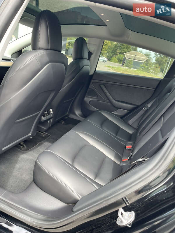 Седан Tesla Model 3 2020 в Днепре