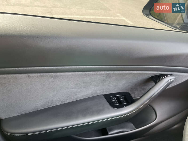 Седан Tesla Model 3 2020 в Днепре