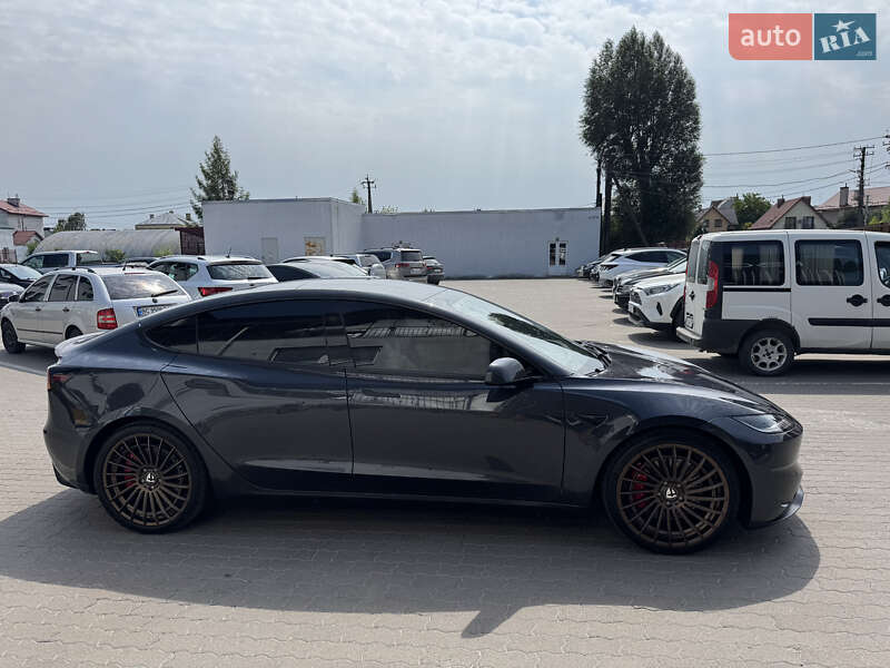 Седан Tesla Model 3 2024 в Львові