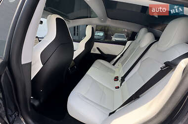 Седан Tesla Model 3 2024 в 