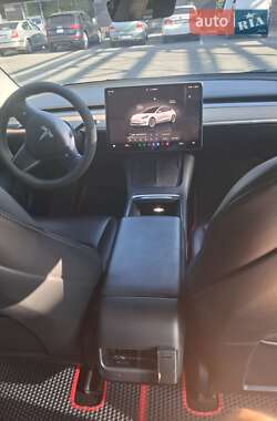 Седан Tesla Model 3 2022 в 