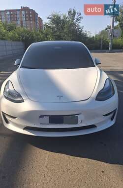 Седан Tesla Model 3 2022 в 