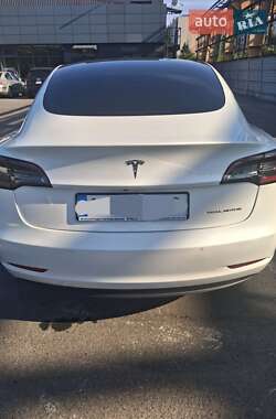 Седан Tesla Model 3 2022 в 