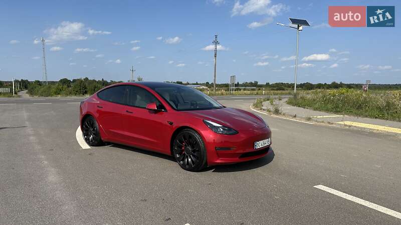 Седан Tesla Model 3 2022 в Жовкві
