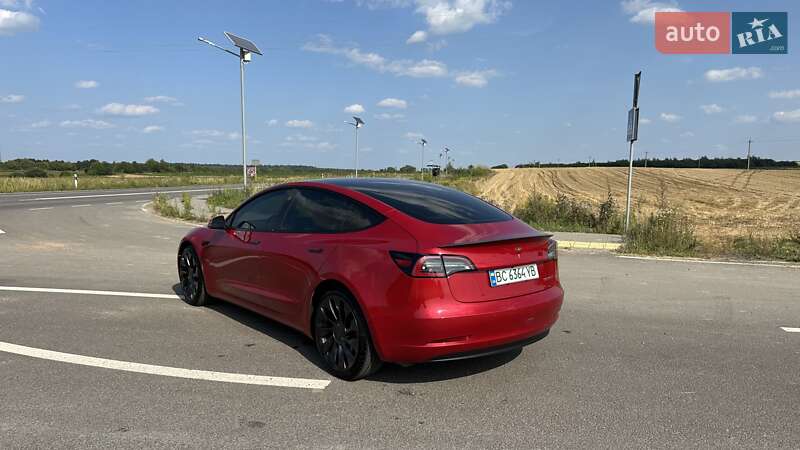 Седан Tesla Model 3 2022 в Жовкві