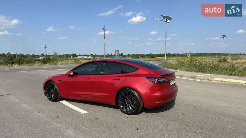 Седан Tesla Model 3 2022 в Жовкві