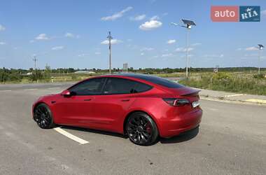 Седан Tesla Model 3 2022 в 