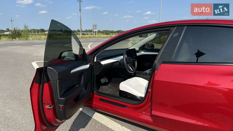 Седан Tesla Model 3 2022 в Жовкві
