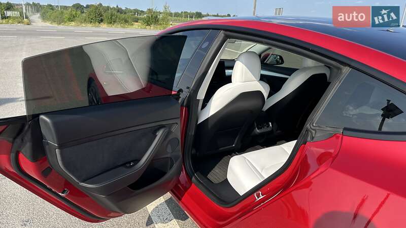 Седан Tesla Model 3 2022 в Жовкві
