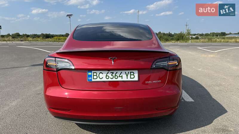 Седан Tesla Model 3 2022 в Жовкві