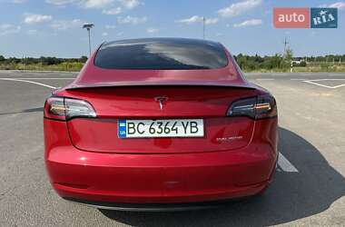 Седан Tesla Model 3 2022 в 