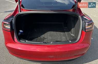 Седан Tesla Model 3 2022 в 