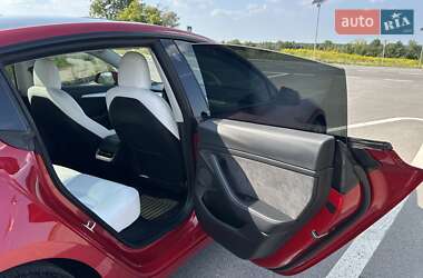 Седан Tesla Model 3 2022 в 