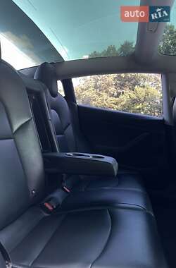 Седан Tesla Model 3 2018 в 