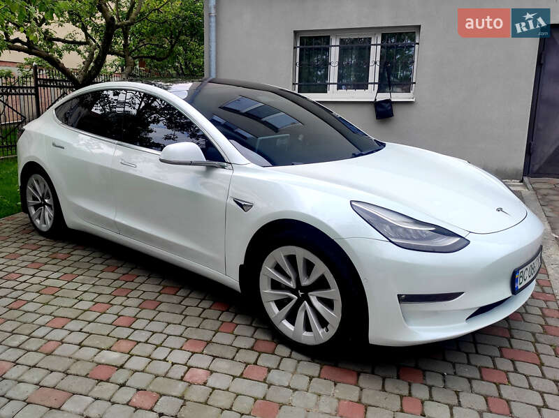 Седан Tesla Model 3 2018 в Львові