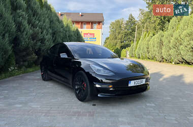 Седан Tesla Model 3 2022 в 