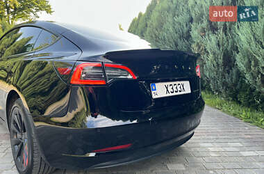 Седан Tesla Model 3 2022 в 