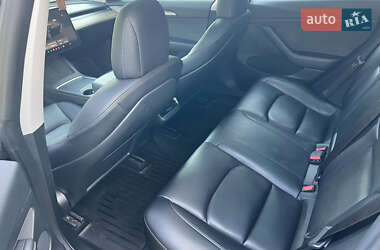 Седан Tesla Model 3 2022 в 