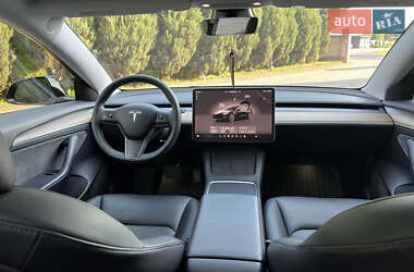Седан Tesla Model 3 2022 в 