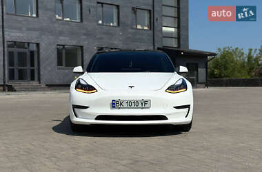 Седан Tesla Model 3 2023 в 