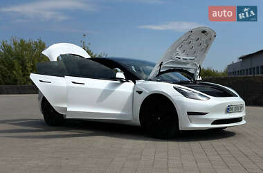 Седан Tesla Model 3 2023 в 