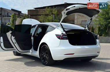 Седан Tesla Model 3 2023 в 