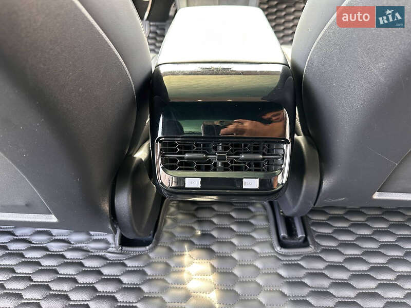 Седан Tesla Model 3 2023 в Ровно