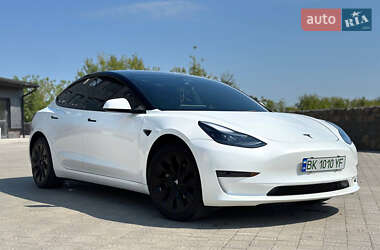 Седан Tesla Model 3 2023 в 
