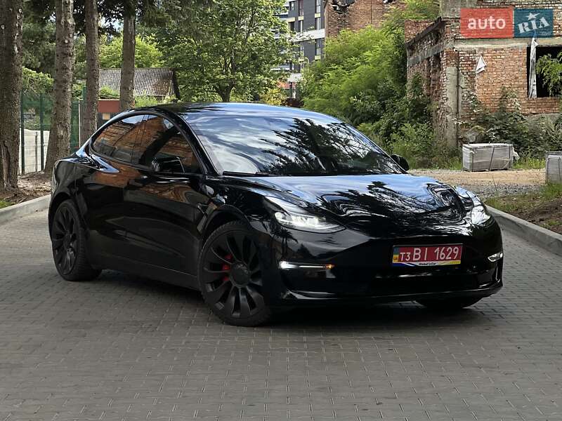 Седан Tesla Model 3 2022 в Львове