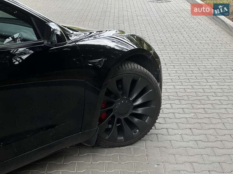 Седан Tesla Model 3 2022 в Львове