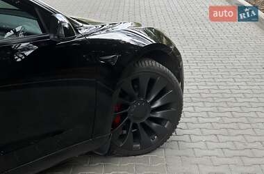 Седан Tesla Model 3 2022 в 