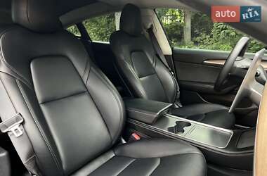 Седан Tesla Model 3 2022 в 