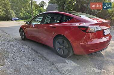 Седан Tesla Model 3 2023 в 